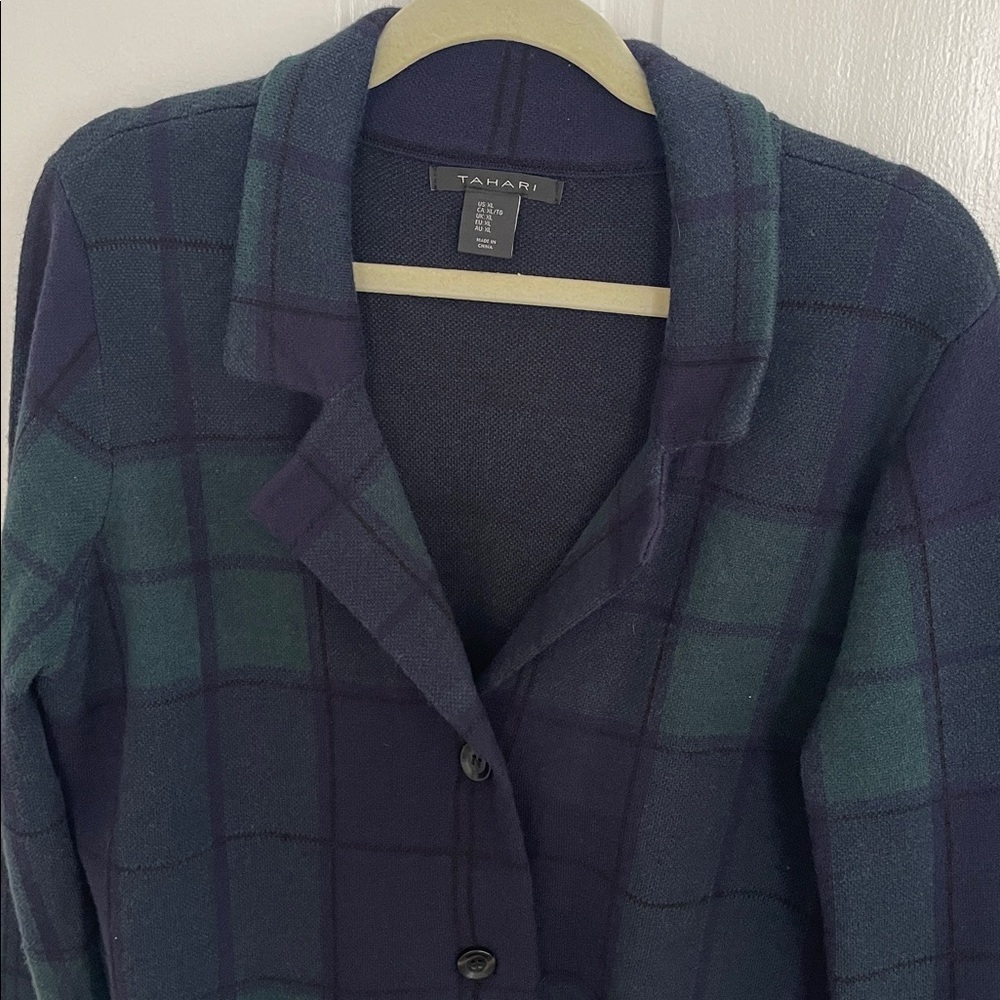 Tahari women’s sweater blazer Dark navy and green Plaid Knit Blazer size XL